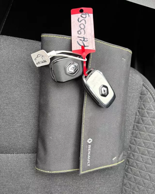 RENAULT Clio 1.0 TCe Intens