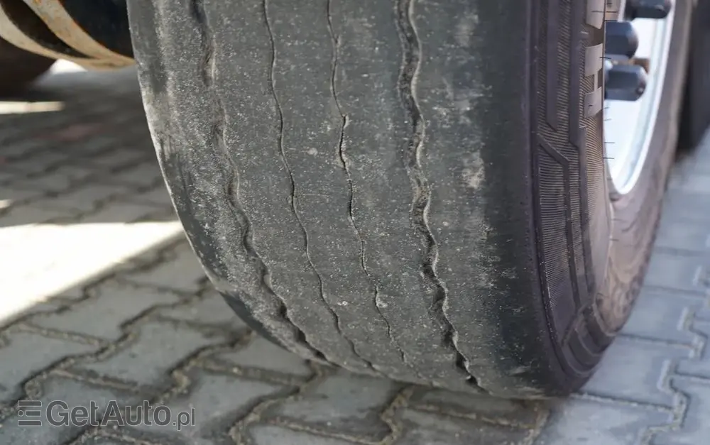 CARNEHL WYWROTKA / 26 m3 / ALUMINIOWA / OŚ PODNOSZONA / SAF / WAGA: 5 300 KG / 