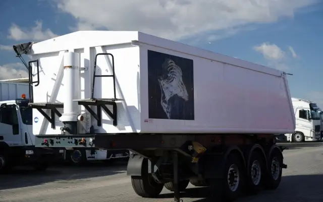 CARNEHL WYWROTKA / 26 m3 / ALUMINIOWA / OŚ PODNOSZONA / SAF / WAGA: 5 300 KG / 