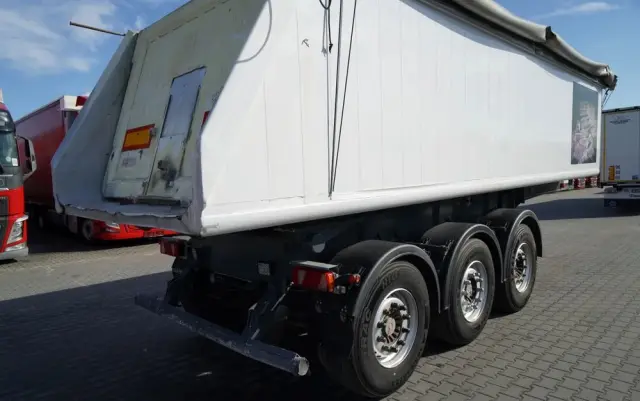 CARNEHL WYWROTKA / 26 m3 / ALUMINIOWA / OŚ PODNOSZONA / SAF / WAGA: 5 300 KG / 