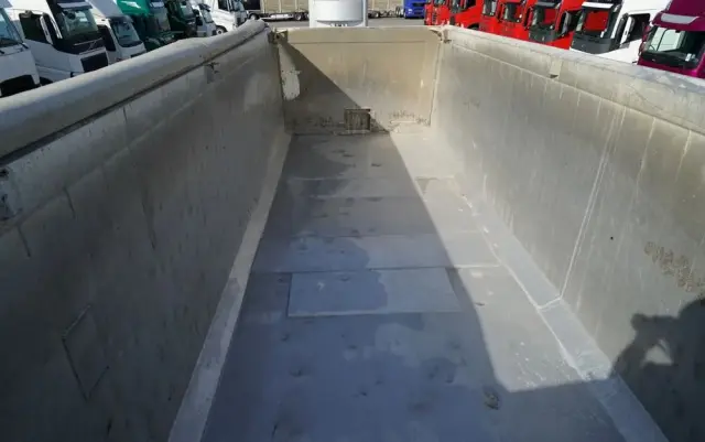 CARNEHL WYWROTKA / 26 m3 / ALUMINIOWA / OŚ PODNOSZONA / SAF / WAGA: 5 300 KG / 