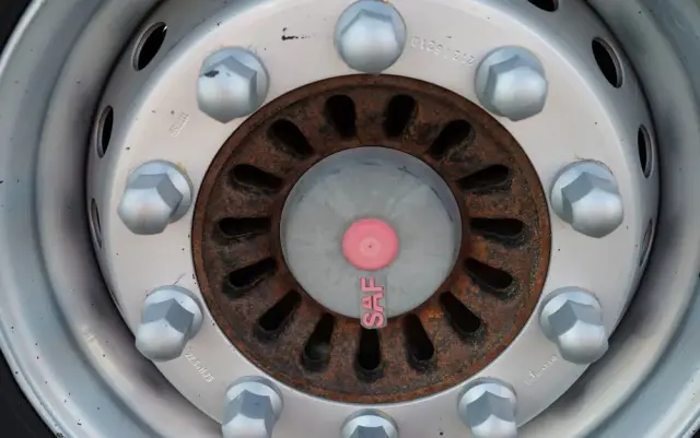 CARNEHL WYWROTKA / 26 m3 / ALUMINIOWA / OŚ PODNOSZONA / SAF / WAGA: 5 300 KG / 