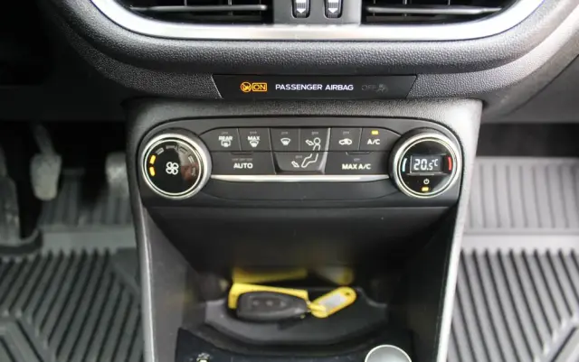 FORD Fiesta 1.0 EcoBoost S&S TITANIUM