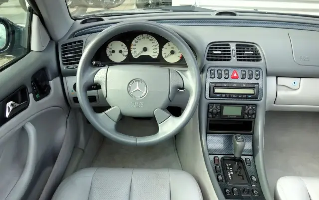 MERCEDES-BENZ CLK 320 Elegance