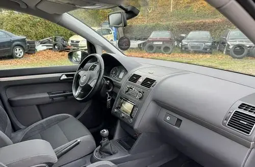 VOLKSWAGEN Touran 