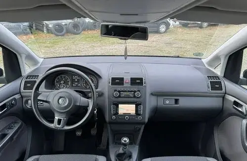 VOLKSWAGEN Touran 