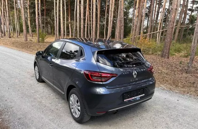 RENAULT Clio 