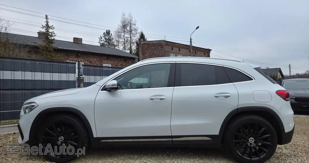 MERCEDES-BENZ GLA 200 7G-DCT AMG Line