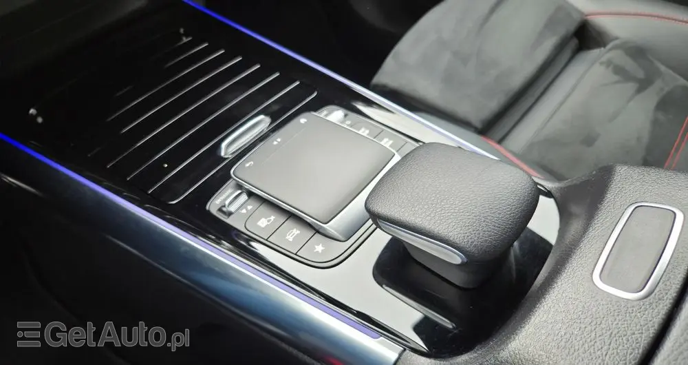 MERCEDES-BENZ GLA 200 7G-DCT AMG Line