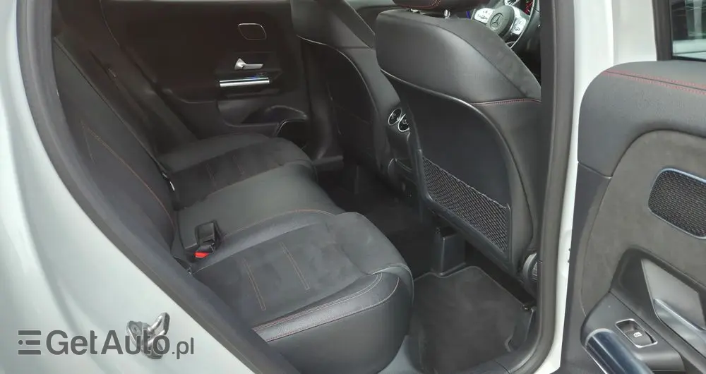 MERCEDES-BENZ GLA 200 7G-DCT AMG Line