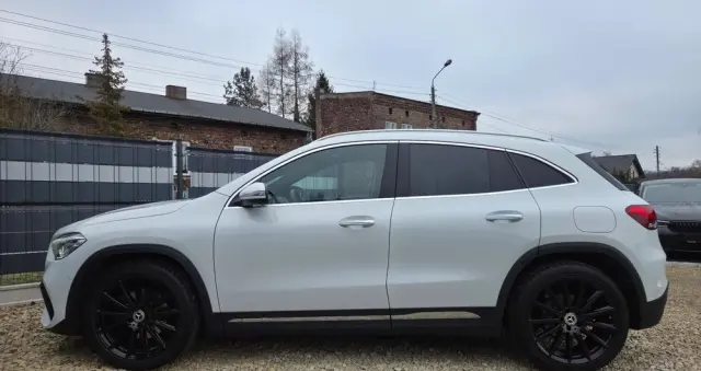 MERCEDES-BENZ GLA 200 7G-DCT AMG Line