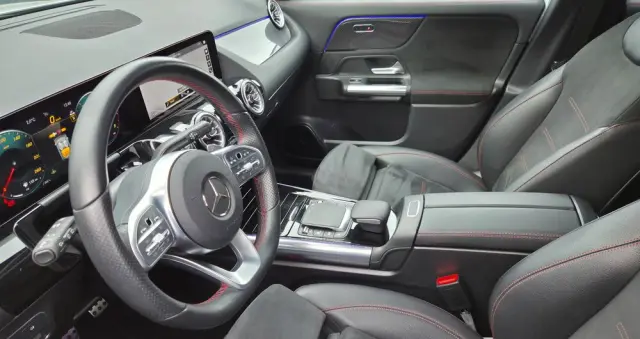 MERCEDES-BENZ GLA 200 7G-DCT AMG Line