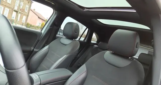 MERCEDES-BENZ GLA 200 7G-DCT AMG Line