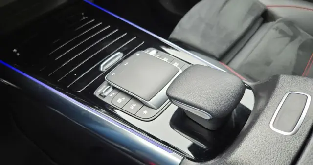 MERCEDES-BENZ GLA 200 7G-DCT AMG Line