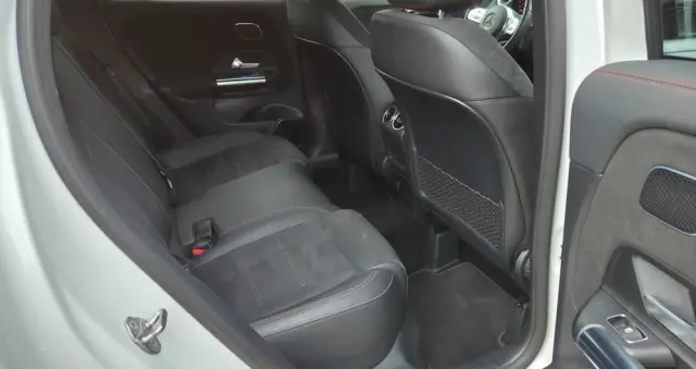 MERCEDES-BENZ GLA 200 7G-DCT AMG Line