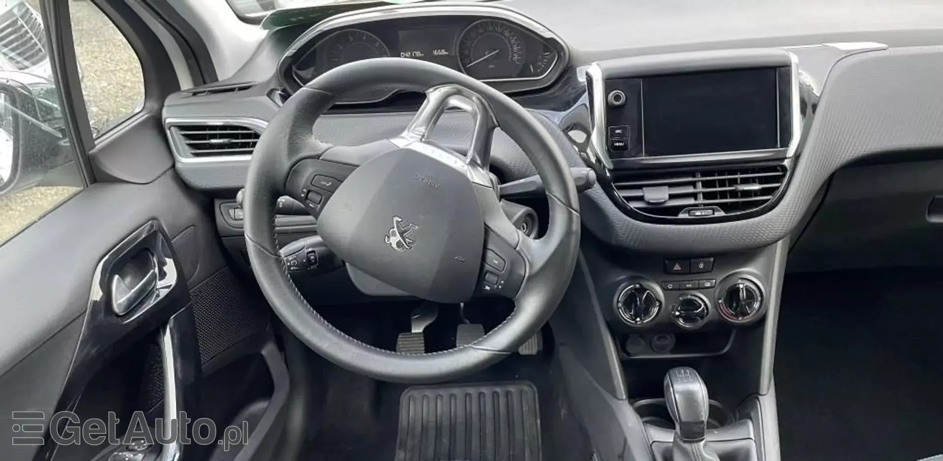 PEUGEOT 208 1.2 PureTech (83 KM)