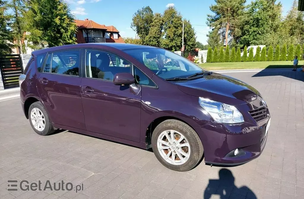 TOYOTA Verso 