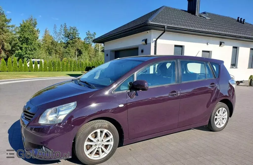 TOYOTA Verso 