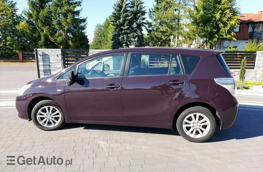 TOYOTA Verso 