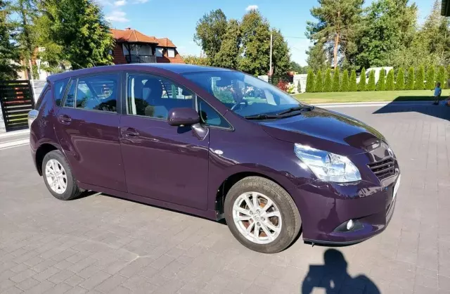 TOYOTA Verso 