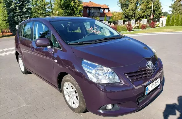 TOYOTA Verso 