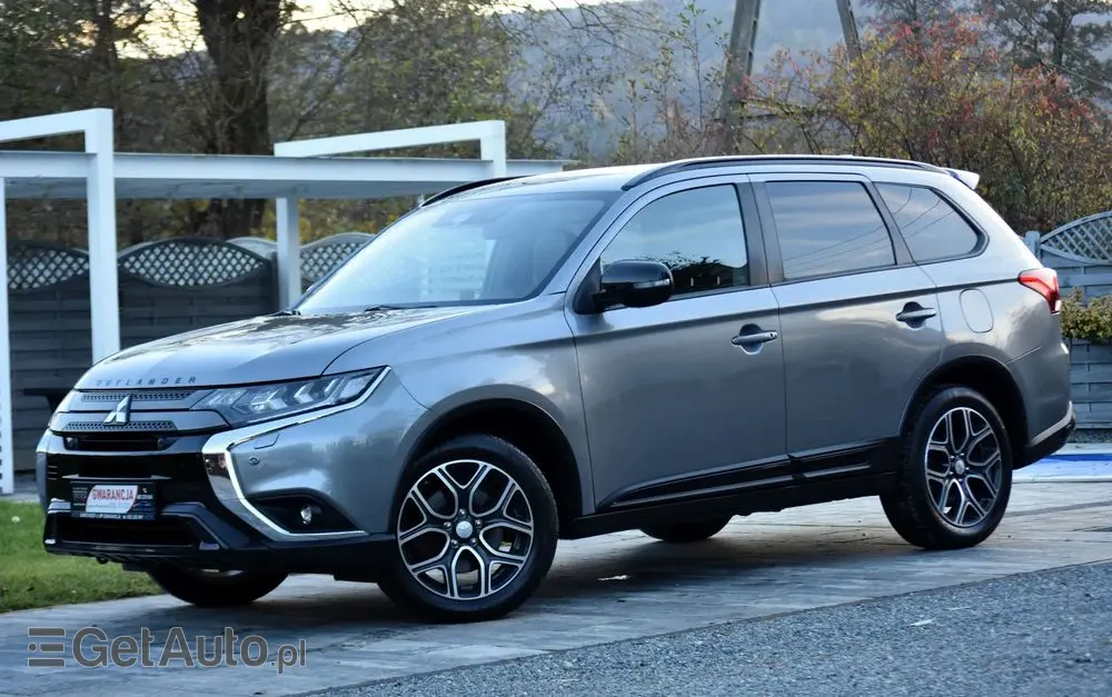 MITSUBISHI Outlander 2.0 4WD CVT Diamant Edition+