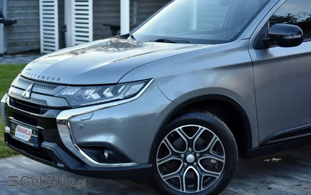 MITSUBISHI Outlander 2.0 4WD CVT Diamant Edition+