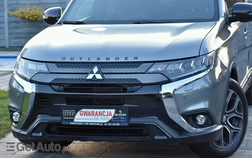 MITSUBISHI Outlander 2.0 4WD CVT Diamant Edition+