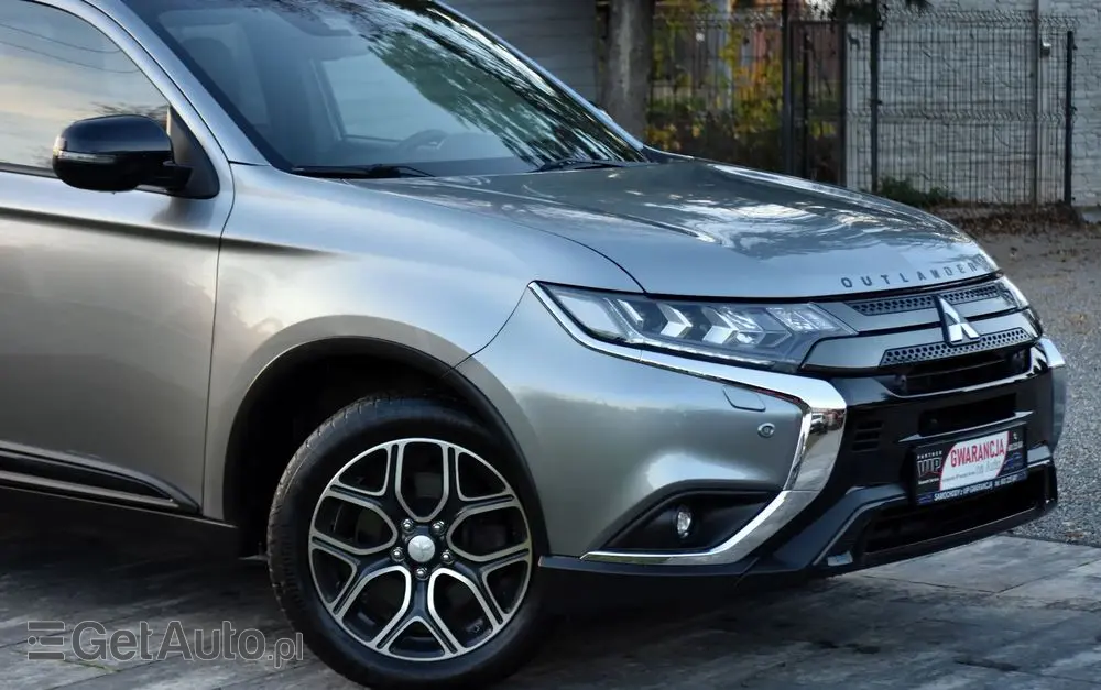 MITSUBISHI Outlander 2.0 4WD CVT Diamant Edition+