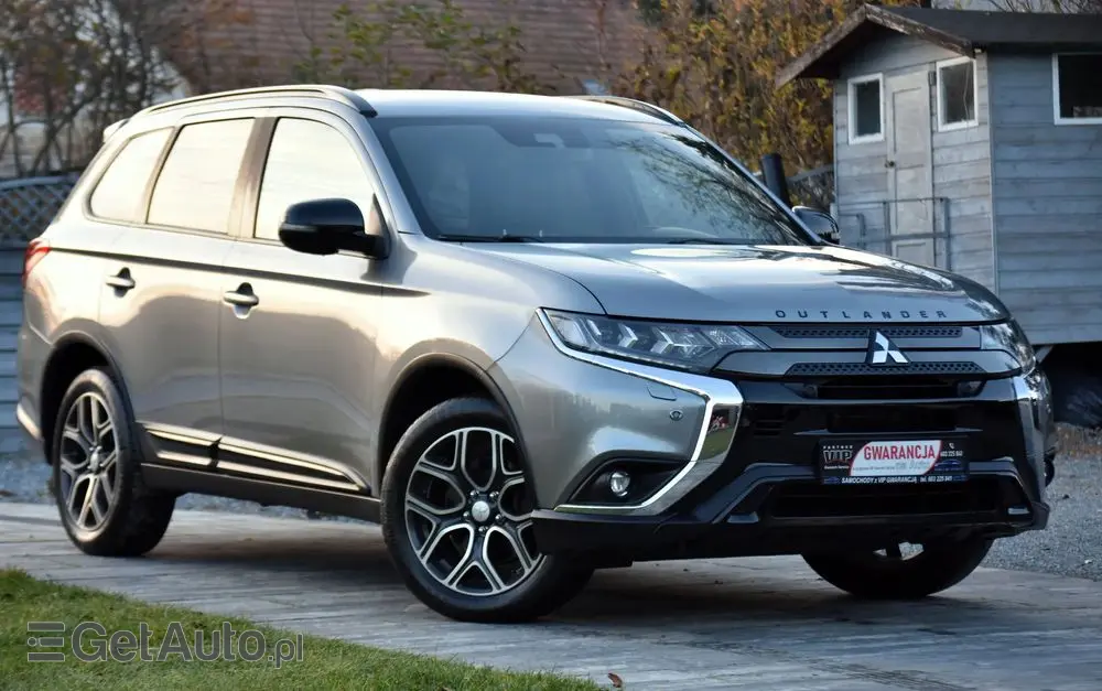 MITSUBISHI Outlander 2.0 4WD CVT Diamant Edition+