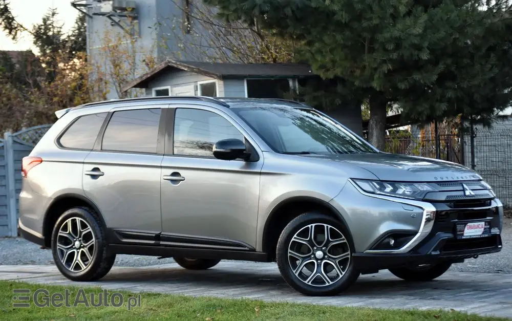 MITSUBISHI Outlander 2.0 4WD CVT Diamant Edition+