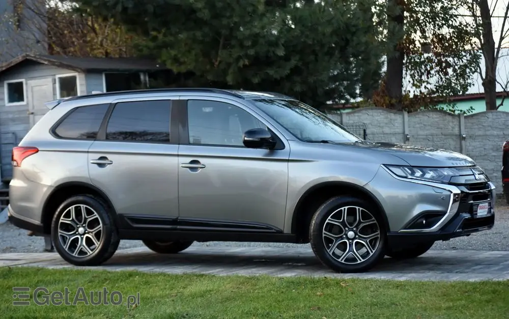 MITSUBISHI Outlander 2.0 4WD CVT Diamant Edition+