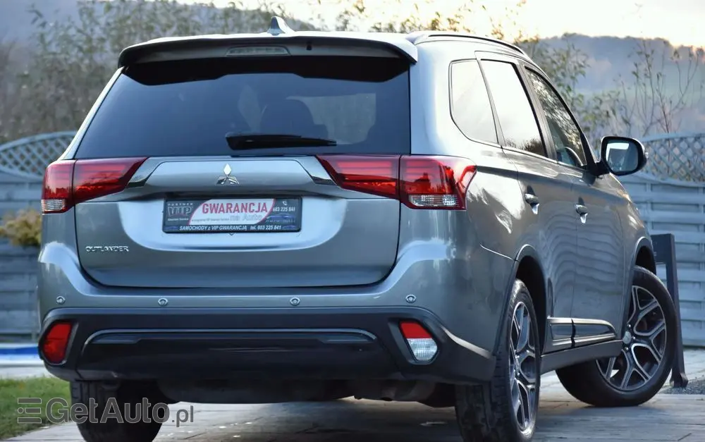 MITSUBISHI Outlander 2.0 4WD CVT Diamant Edition+