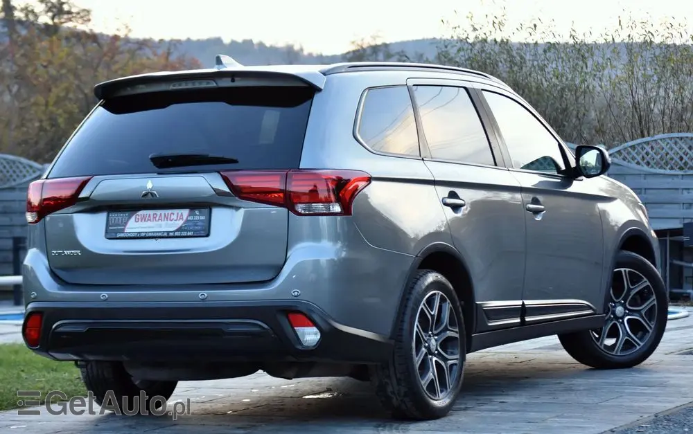 MITSUBISHI Outlander 2.0 4WD CVT Diamant Edition+