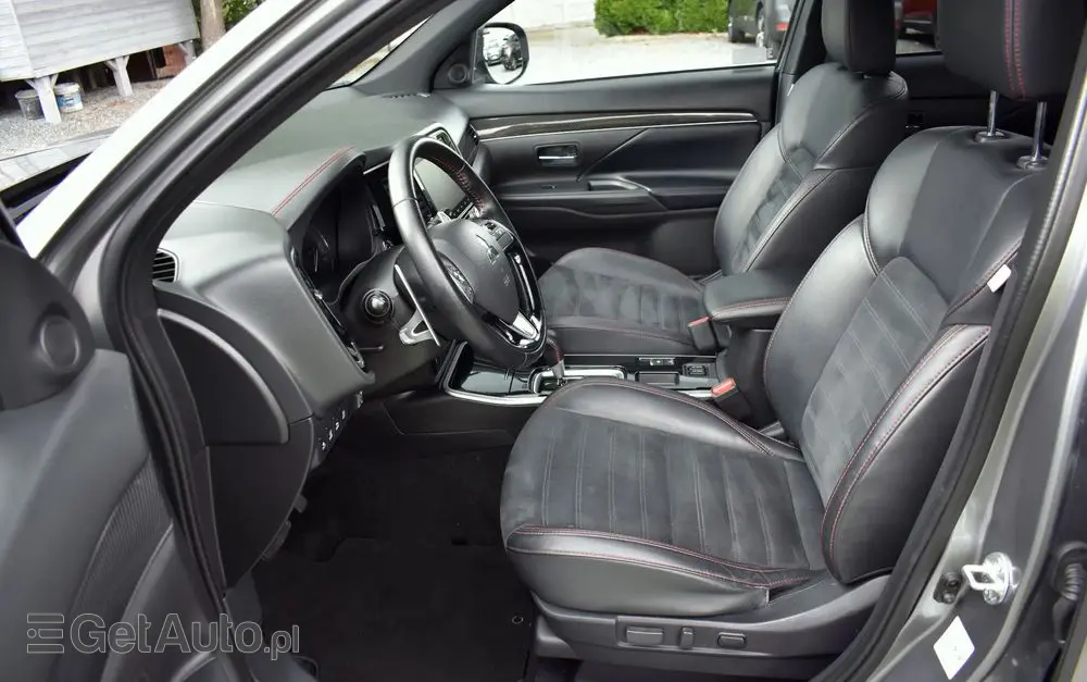 MITSUBISHI Outlander 2.0 4WD CVT Diamant Edition+