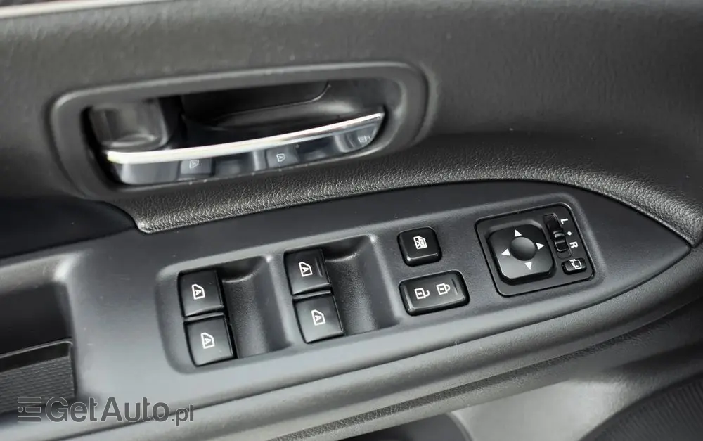 MITSUBISHI Outlander 2.0 4WD CVT Diamant Edition+