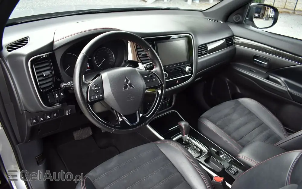 MITSUBISHI Outlander 2.0 4WD CVT Diamant Edition+