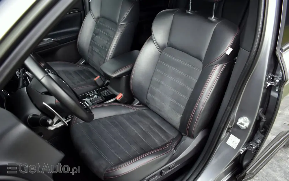 MITSUBISHI Outlander 2.0 4WD CVT Diamant Edition+