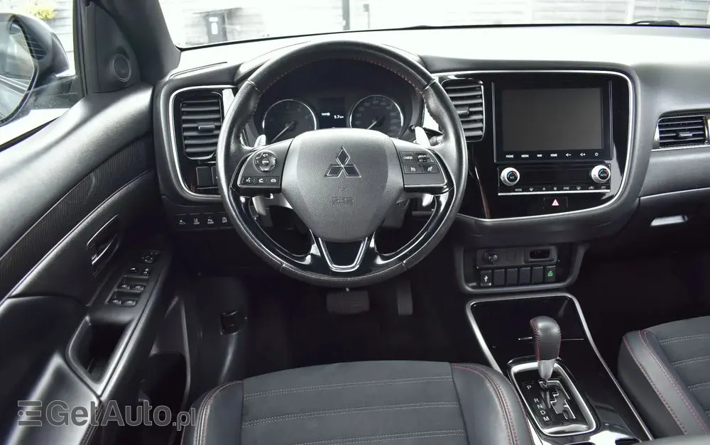 MITSUBISHI Outlander 2.0 4WD CVT Diamant Edition+