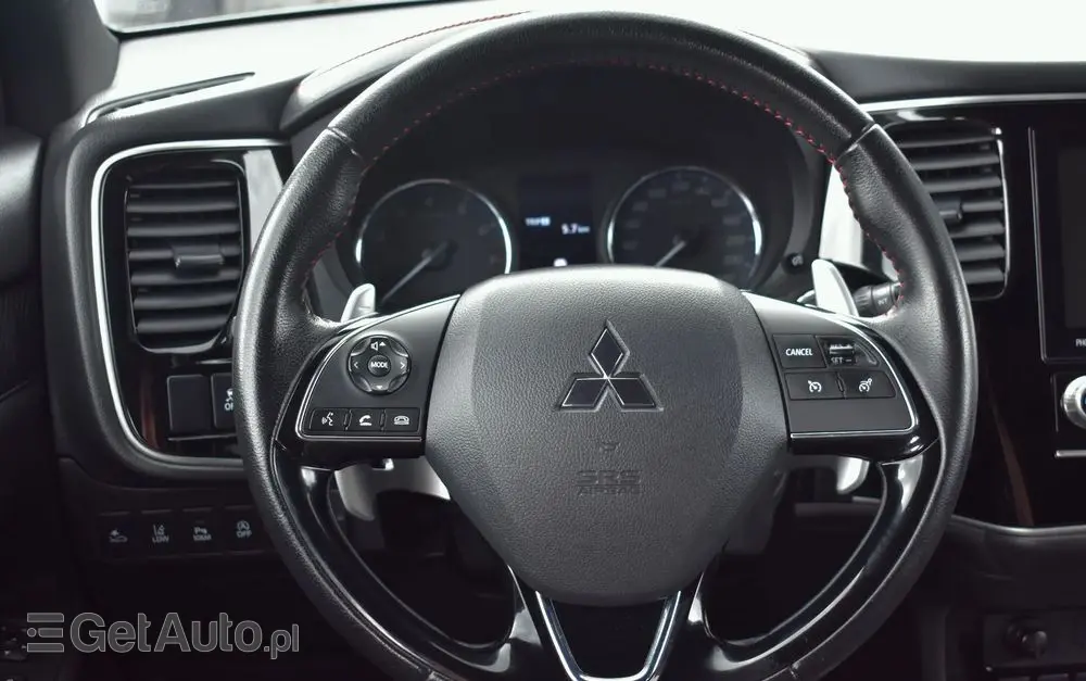 MITSUBISHI Outlander 2.0 4WD CVT Diamant Edition+