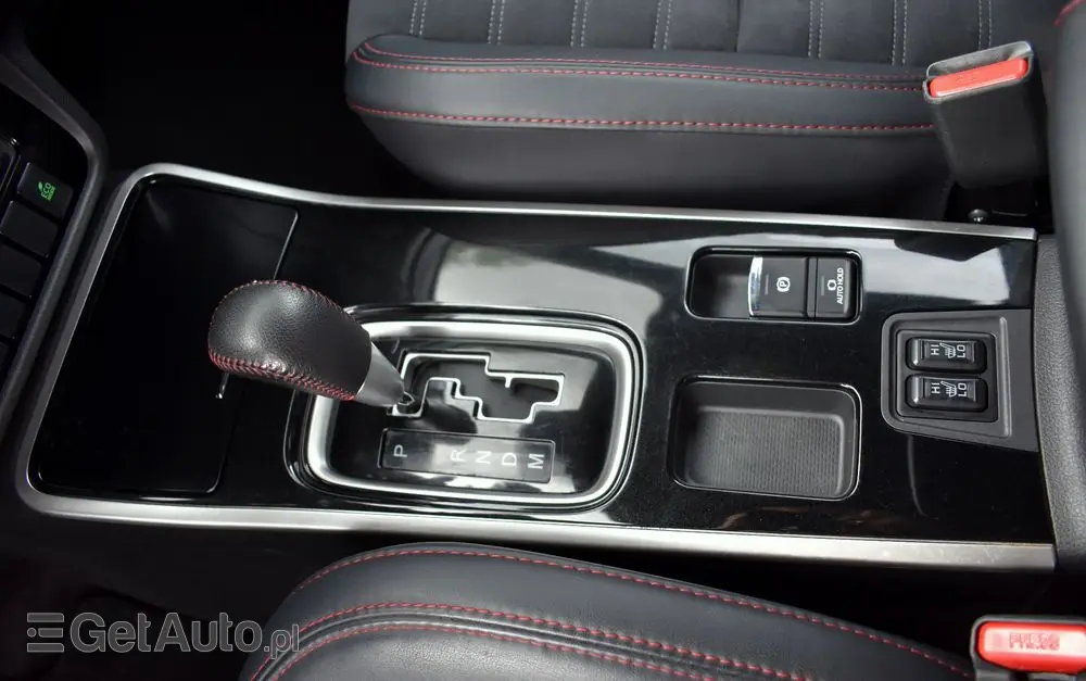 MITSUBISHI Outlander 2.0 4WD CVT Diamant Edition+