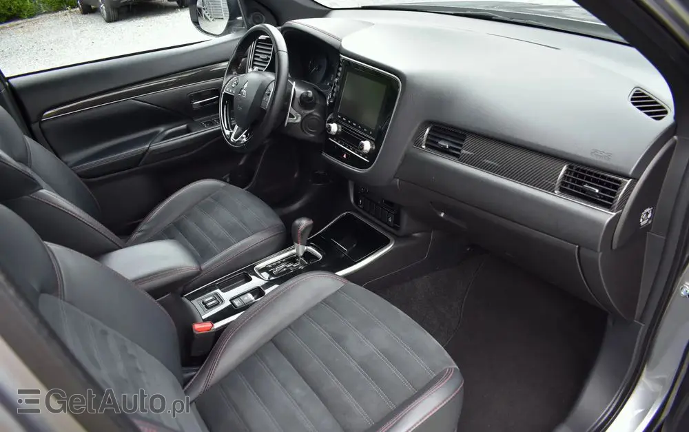 MITSUBISHI Outlander 2.0 4WD CVT Diamant Edition+