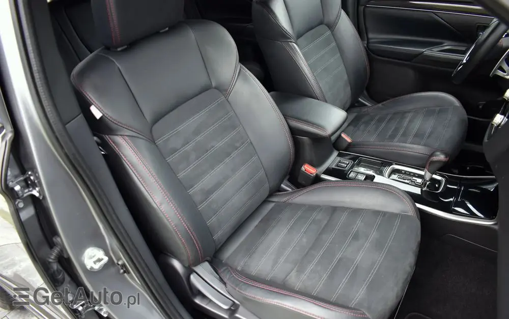 MITSUBISHI Outlander 2.0 4WD CVT Diamant Edition+