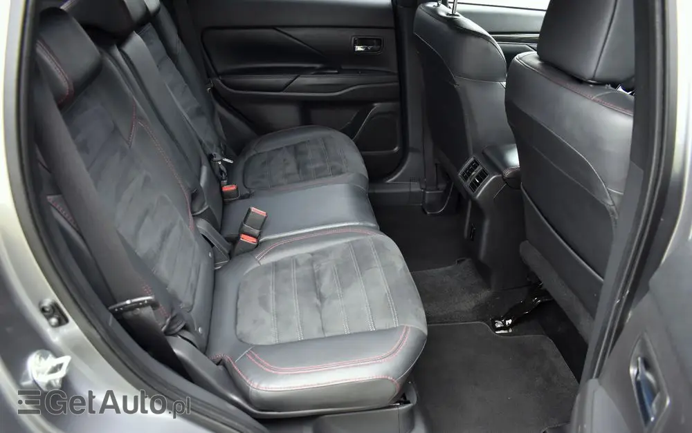 MITSUBISHI Outlander 2.0 4WD CVT Diamant Edition+