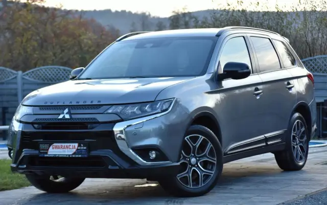 MITSUBISHI Outlander 2.0 4WD CVT Diamant Edition+