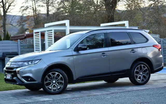 MITSUBISHI Outlander 2.0 4WD CVT Diamant Edition+