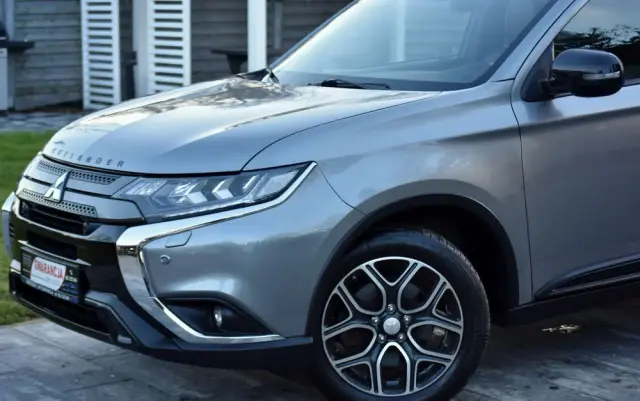 MITSUBISHI Outlander 2.0 4WD CVT Diamant Edition+