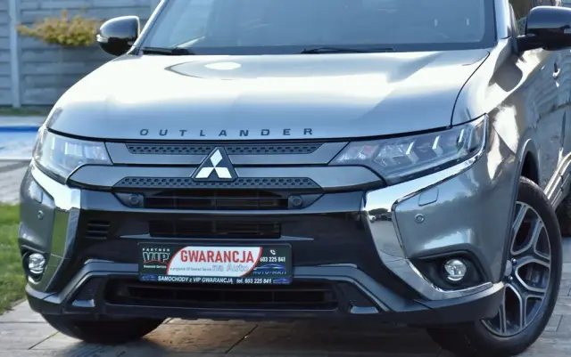 MITSUBISHI Outlander 2.0 4WD CVT Diamant Edition+