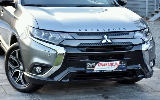 MITSUBISHI Outlander 2.0 4WD CVT Diamant Edition+