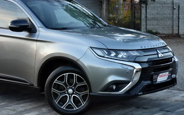 MITSUBISHI Outlander 2.0 4WD CVT Diamant Edition+